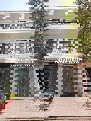 Chính chủ bán cần bán gấp nhà 2 lầu 80m2 mặt tiền DT743