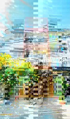 Chính chủ cần bán nhà 1 trệt 3 lầu. Đường nhựa 10m. Thông.