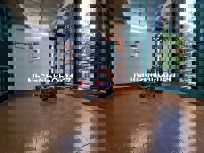 Chính chủ bán căn hộ trong biệt thự Pháp cổ  83 Nguyễn Thái Học,BaĐình