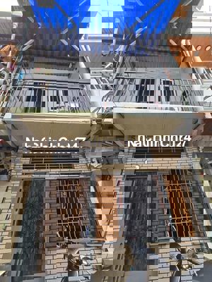 CHÍNH CHỦ XUẤT CẢNH BÁN GẤP NHÀ 3 TẦNG MỚI ĐẸP TRUNG TÂM Q5