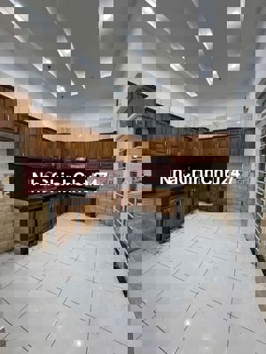 Tôi chính chủ cần bán gấp căn nhà ngay chợ bình chánh,75mv,hẻm oto 6m,