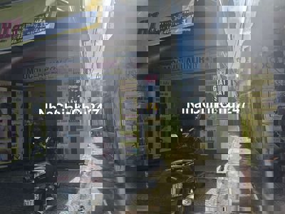 Chính chủ nhà mặt tiền đường núi thành