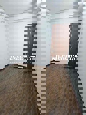 chính chủ cần bán căn hộ 40m2, ngõ rộng thoáng mát cạnh hồ Kh. Thượng