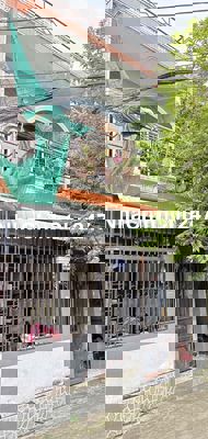 nhà sổ hồng riêng, diện tích 4*14 hẻm xe tải, 2 phòng ngủ.  chính chủ