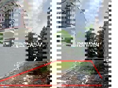 Chủ cần bán gấp lô đất ngộp 5x18 sổ hồng riêng