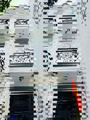 chính chủ bán căn nhà 1 trệt 2 lầu hẻm 6 m khu an ninh