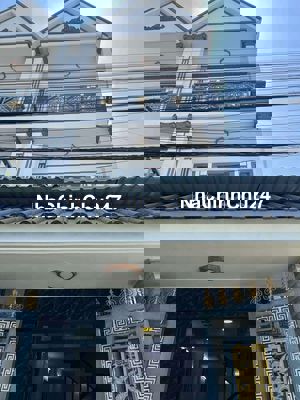 CHÍNH CHỦ Bán Nhà 1 Trệt 2 Lầu 4 x 15

 ( Cần Giuộc - Long An)