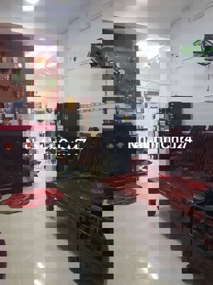 Chủ gửi bán chung cư An Sương lầu 1 dt 70m2, có 2pn,2wc