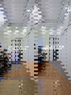 Chính chủ bán nhà 30m2, 4 tầng nở hậu phố Lĩnh Nam