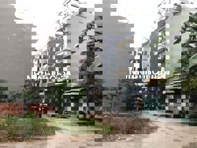 chủ bán 1 lô 5ty490trieu 4,5x23m sổ hồng A4 thổ cư xd thoải mái hxh