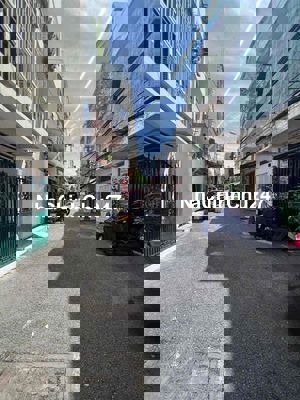 Bán nhà Hẻm Xe Hơi Bến Vân Đồn, một đời chủ hiếm hoi còn sót lại