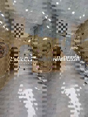 Nhà gác đúc kiệt truòng chinh gần lê trọng tấn chỉ 2ti290