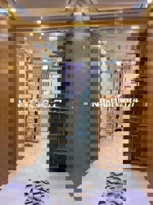 Mới, chính chủ xây dựng, không lộ giới. P15 Q10. 20m2 3 tầng. 3,4 tỷ.