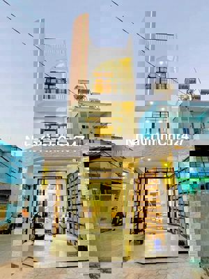 Bán nhà 1 trệt 2 lầu, có sân ô tô, sổ riêng chính chủ ngộp