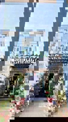 Nhà trệt lầu chủ đã giảm mạnh , cách nhựa Lớn khoảng 60m