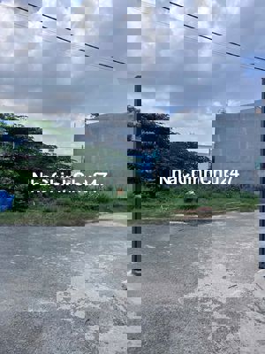 Chủ cần bán nền đất TC 74m2, cách đường 8 Long Phước 50m, gần chợ.