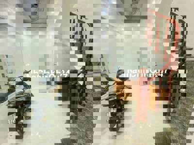 chính chủ cần bán nhanh sổ đỏ riêng xây 20mét , 4 tầng mặt tiền 4 mét