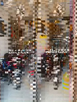 Nhà chính chủ sát chợ 4*18_4tầng:8.7ty TL