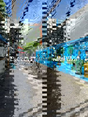 Nhà chính chủ gần truòng hoc và nhà thờ khu vuc an ninh