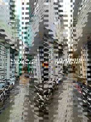 Nhà đẹp chính chủ hẻm thông, 3.4 x 14m 49m2, Trệt 3 lầu,  7.9 tỷ