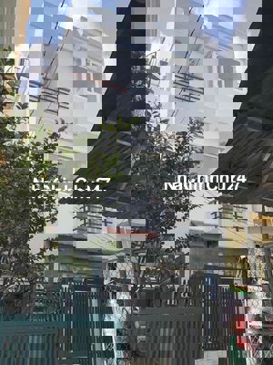 Chính chủ nhà bán liền, tặng full nội thất gỗ. nhà đẹp không quy hoach