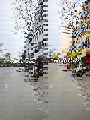 Chính Chủ Cần Bán Gấp Nhà Mặt Phố Võ Chí Công. Diện Tích Lớn, Mặt Tiền