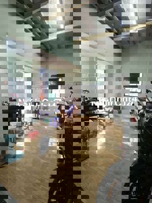 Chủ Giảm Sốc 400tr
Nhỉnh : 2.xty
Ngay Tỉnh Lộ 10 - Tên Lửa - 2Tầng