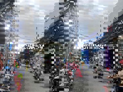 Chủ cần bán nhà c4 Mt kinh doanh sầm uất .8 x 50 xây khách sạn