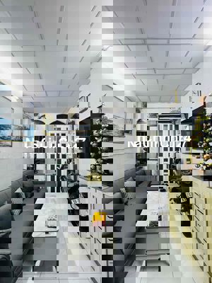 Chính chủ Nhà phố hẻm Quận 1, 24m2, 3 phòng ngủ, đường Nguyễn Văn Cừ