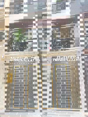 nhà mới xây chính chủ đứng bán ko qua trung gian