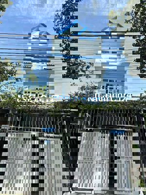 Chủ ngộp gửi bán gấp nhà giá Rẻ 1 trệt 2 lầu KDC Biconsi, Dĩ An