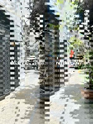 Chính chủ nhà rộng ngay chợ chứa hàng kinh doanh thoải mái