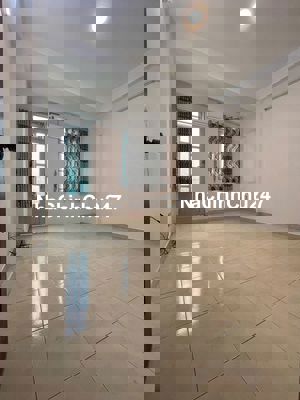 Chính chủ bán nhà gần ngã tư Lạc Long Quân, Hồng Lạc.