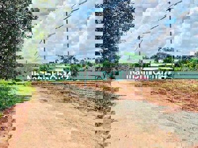 Chủ ngộp cần bán gấp đất dt 250m giá 290tr SHR sát KCN Nam Đồng Phú