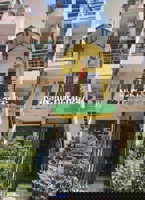 Bán nhà chính chủ - hẻm 2 xe tải Nguyễn Văn Thương, gần Pearl Plaza