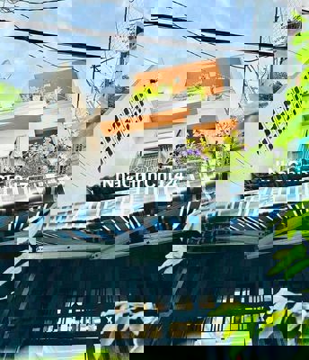 Nhà riêng 4 tầng tại Lê Văn Duyệt, P.3, Bình Thạnh,  đang chờ chủ mới.