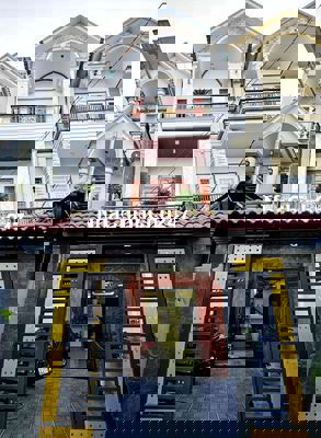 CHÍNH CHỦ CẦN BÁN NGÔI NHÀ TÂM HUYẾT 3 LẦU GẦN VINCOM 550 ĐUONG 10M