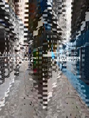 Chính chủ bán nhà mới xây trung tâm q5 hẻm an ninh thoáng mát