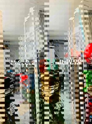 CHÍNH CHỦ BÁN NHÀ GẦN PHẠM VĂN CHÍ Q6, HẺM 3 GÁC, 3 TẦNG, 2TỶ5