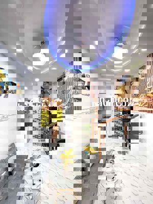 Chính chủ bán Nhà Lạc Long Quân mới đẹp, 3 tầng, 2 phòng ngủ, 3 toilet