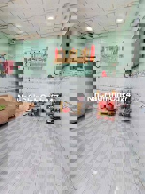 Nhà bán chính chủ gần chợ đầu mối bình đien gần trường học