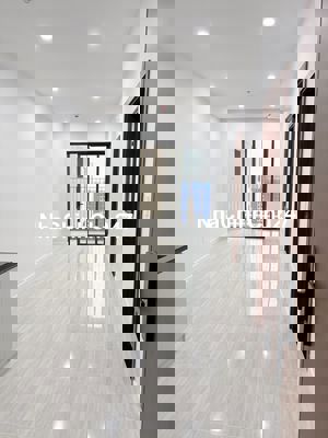 GIÁ BAO 102%, CHÍNH CHỦ BÁN CĂN 2PN1WC, THÁP TTTM, Ở LIỀN, NHÀ MỚI