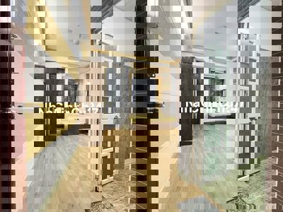 Ban công cửa sổ lớn mới trung tâm PN, BTh, Q1.Chính chủ 6tr5/tháng