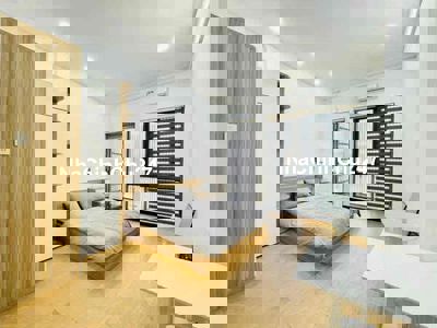 Căn hộ ban công sạch sẽ thoáng mát. Gần công viên làng hoa, không chủ.