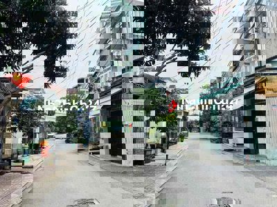 Chính chủ gửi bán lô góc đẹp đường 175 tăng nhươn phú B, Tp. hcm