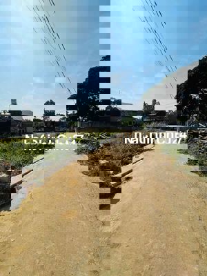 CHÍNH CHỦ EM CÓ MẢNH ĐẤT Ở HÒA LẠC CẦN BÁN NHANH ĐƯỜNG THÔNG THOÁNG