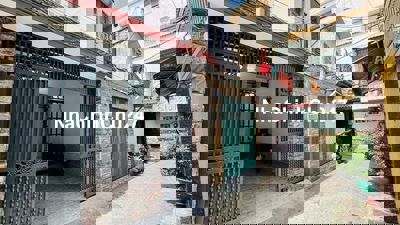 Chính chủ bán nhà đẹp 3 tầng BTCT , 3PN sát Q1