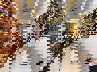 Chính chủ gửi bán căn nhà đẹp  Ngọc Thụy
Diện tích: 37m
Giá: 7.75 tỷ