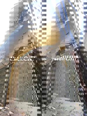 Bán căn nhà chính chủ Tân Bình đường Hồng Lạc gần chợ vải 5p đi xe