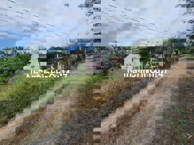 192m2 có thổ cư. 2 mặt tiền. Dân đông. 300tr. Chủ ngộp